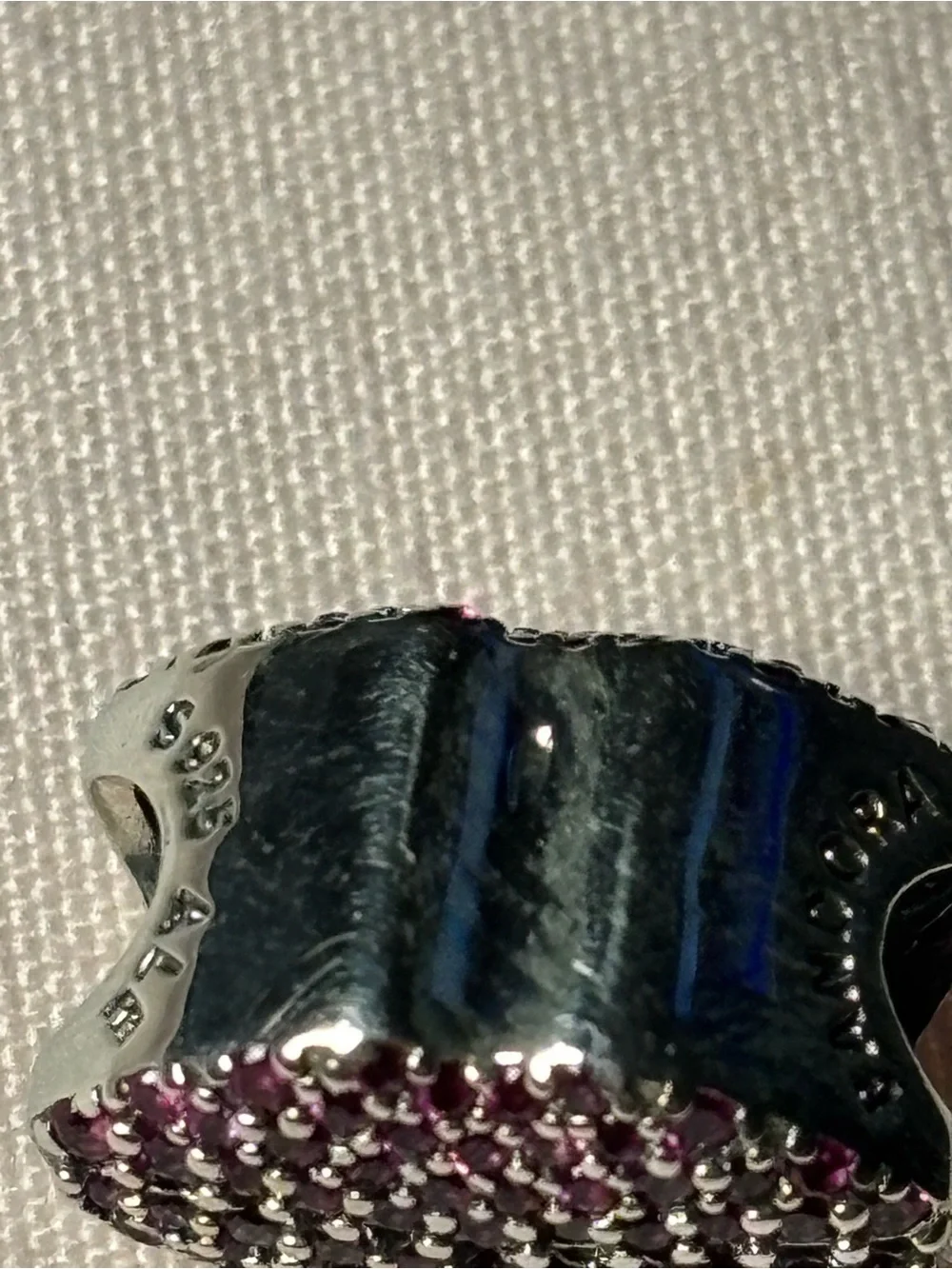 Pandora kiss more